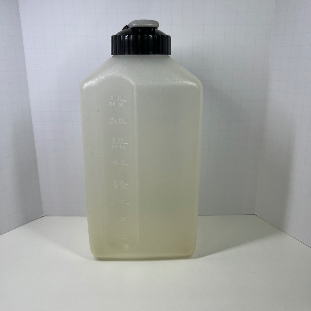 Rubbermaid 2 Quart 64 oz Plastic Juice Pitcher Rectangular Water Bottle 2468 12
